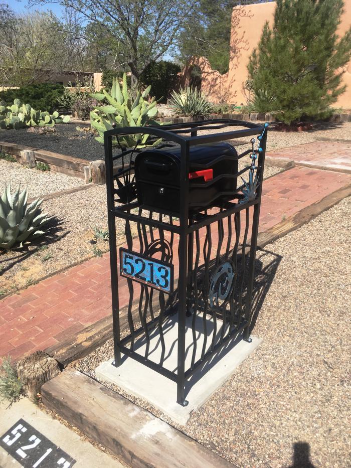 Mailbox cage with wavy pickets, lizards &amp; Yucca bushes.